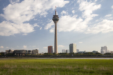 Deutschland, Nordrhein-Westfalen, Düsseldorf, Parlamentsgebäude, Landtag, Rheinturm - WIF000328