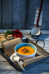 Carrot soup with chilli threads - MAEF007667