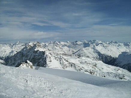 Österreich, Tirol, Sölden, Winterlandschaft in den Bergen - YFF000453