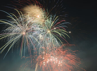 Germany, Bavaria, Kochel am See, fireworks at night sky - LA000474