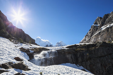 Kanada, Britisch-Kolumbien, Yoho Nationalpark, Wasserfall auf dem Alpenrundweg - FOF005838