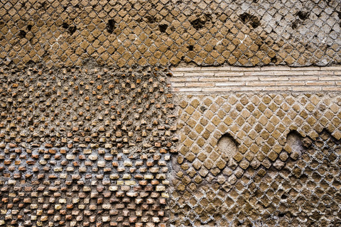 Italien, Tivoli, Detail des antiken Mauerwerks in der Hadriansvilla, lizenzfreies Stockfoto