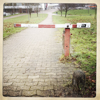 Tiny counter bar at a foot path, University of Bielefeld, Germany - ZMF000187