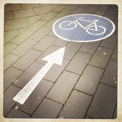 Straßenmarkierung für Fahrradstraße, Köln, Deutschland - ZMF000146