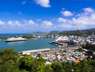 Karibik, Kleine Antillen, St. Lucia, Castries, Stadtbild und Containerhafen - AM001773