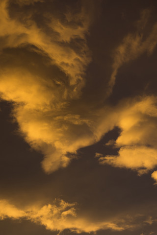 Deutschland, Euskirchen, Morgenhimmel, Wolken, Sonnenaufgang, lizenzfreies Stockfoto