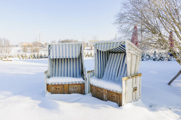 Germany, two snow covered hooded beach chairs - MJ000781