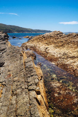 Australien, Seal Rocks, Felsen und Meer, lizenzfreies Stockfoto