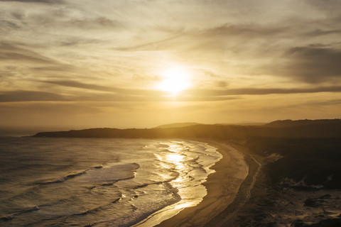 Australien, Seal Rocks, Küste bei Sonnenuntergang, lizenzfreies Stockfoto