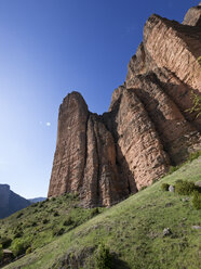 Spain, Aragon, rock formation Mallos de Riglos near Riglos - LAF000530