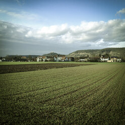 Deutschland, Baden-Württemberg, Nekartal bei Tübingen, Felder - LVF000534