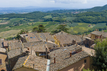 Italien, Toskana, Val d'Orcia, Blick von Montepulciano - MJF000832