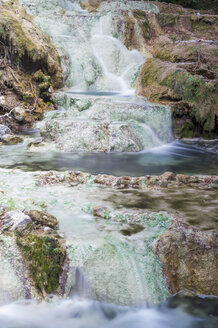 Italien, Toskana, Val d'Orcia, Bagni San Filippo, Heiße Quelle in Fosso Bianco - MJF000744