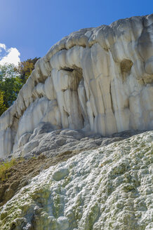 Italien, Toskana, Val d'Orcia, Bagni San Filippo, Travertinfelsen Balena - MJF000814