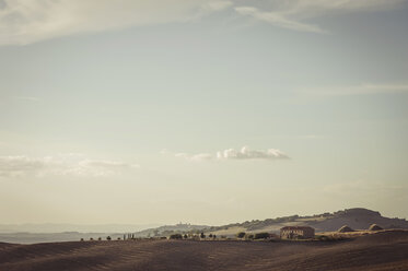 Italy, Tuscany, Val d'Orcia, Rolling landscape - MJF000825