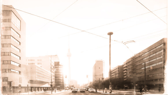 Stadtbild Berlin mit Blick auf den Fernsehturm am Alexanderplatz, Deutschland, Berlin - CMF000044