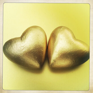 Two golden hearts, close up - JAWF000003