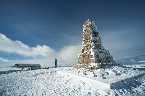 Deutschland, Baden-Württemberg, Feldberg, Skilift und Feldbergturm - PAF000316