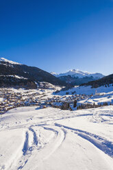 Switzerland, Graubuenden, Savognin, skiing resort, ski tracks - WDF002268