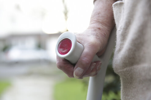 Hand of senior woman on a crutch - JATF000656