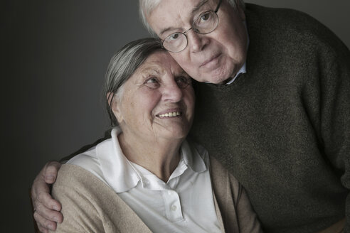 Portrait of senior couple, close-up - JATF000644