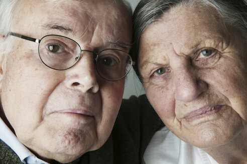 Portrait of senior couple, close-up - JATF000648