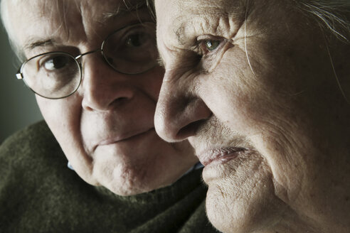 Portrait of senior couple, close-up - JATF000649