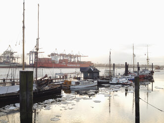 Anlegestelle Neumühlen, mueseum harbor, Hamburg, Deutschland - SEF000531