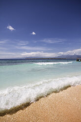 Indonesien, Lombok, Isle Gili Air, Blick vom Strand der Isle Gili Mono zur Isle Gili Air - KRP000215