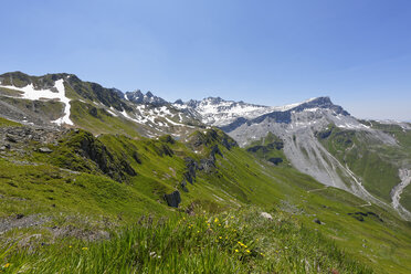 Schweiz, Graubünden, Grafiersee mit Madrisa, Ratikon und Ratschenfluh im Hintergrund - SIEF005031