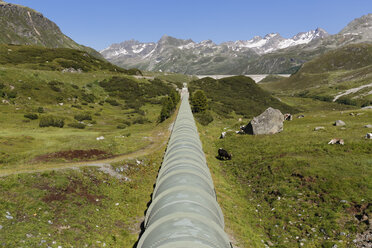 Österreich, Vorarlberg, Vermunt, Bielerhöhe, Wasserversorgungsleitung von der Silvretta-Talsperre - SIEF005018