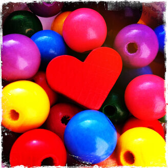 Wooden balls with a small heart for homemade chains - JAWF000008