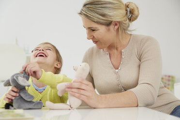 Germany, Munich, Mother playing with daughter - FSF000121