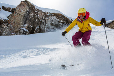 Schweiz, Graubünden, Obersaxen, Skifahrerin - EGF000041