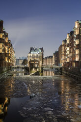 Deutschland, Hamburg, Das Wasserschloss in der historischen Speicherstadt von Hamburg - NKF000054