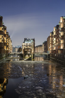 Deutschland, Hamburg, Das Wasserschloss in der historischen Speicherstadt von Hamburg - NKF000054