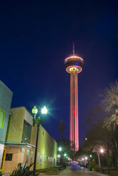 USA, Texas, San Antonio, Tower of the Americas bei Nacht - ABAF001227