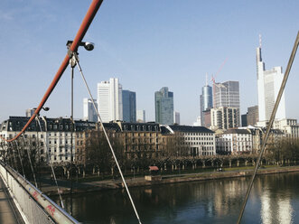 Ansichten der Frankfurter Skyline vom Holbeinsteg aus, Frankfurt, Hessen, Deutschland - MSF003233