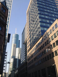 Neue Mainzer Landstraße mit Wolkenkratzern, Garden Tower und Main Tower im Hintergrund, Frankfurt, Hessen, Deutschland - MSF003280