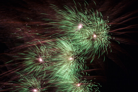 Feuerwerk am Nachthimmel, lizenzfreies Stockfoto