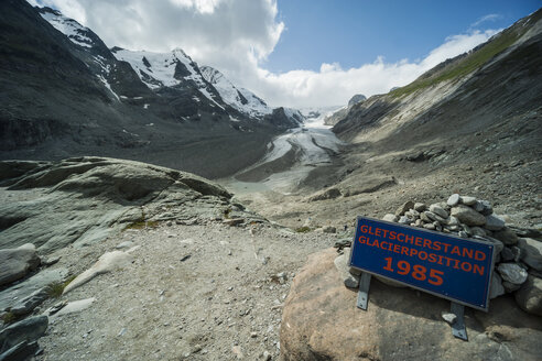 Österreich, Großglockner, Johannisberg, Pasterzegletscher, Schild, Gletscherstand - PAF000386