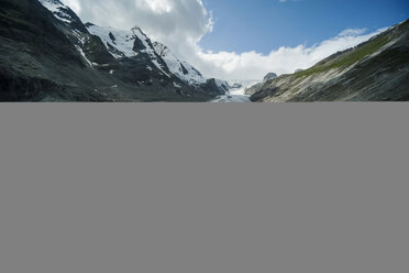 Austria, Grossglockner, Mount Johannisberg, Pasterze Glacier, girl taking a photo - PA000385