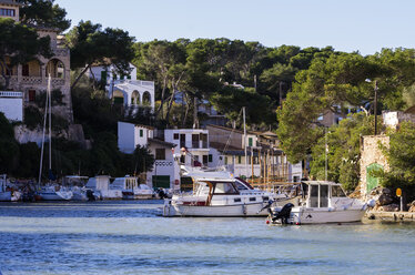 Spanien, Balearische Inseln, Mallorca, Santanyi, Blick auf das Dorf - THAF000040