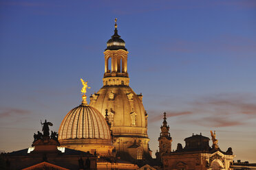 Germany, Saxony, Dresden, view to cupola of lighted Church of Our Lady - RUEF001207