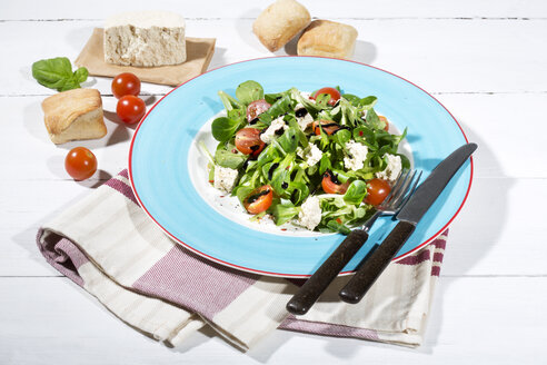 Feldsalat mit Bio-Tofu, Tomaten und Balsamico - MAEF007805