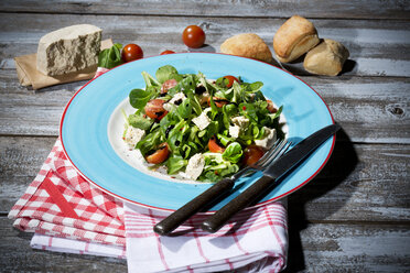 Feldsalat mit Bio-Tofu, Tomaten und Balsamico - MAEF007809