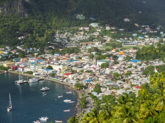 Karibik, St. Lucia, Blick auf Soufriere - AM001824