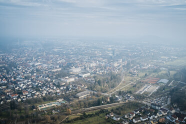 Deutschland, Baden-Württemberg, Blick auf Singen von der Festung Hohentwiel - ELF000830