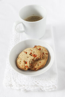 Glutenfreie Karotten-Mandel-Kekse aus Buchweizenmehl und Kaffeetasse - EVGF000371