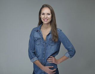 Portrait of smiling young woman with hand on her hip - RH000314